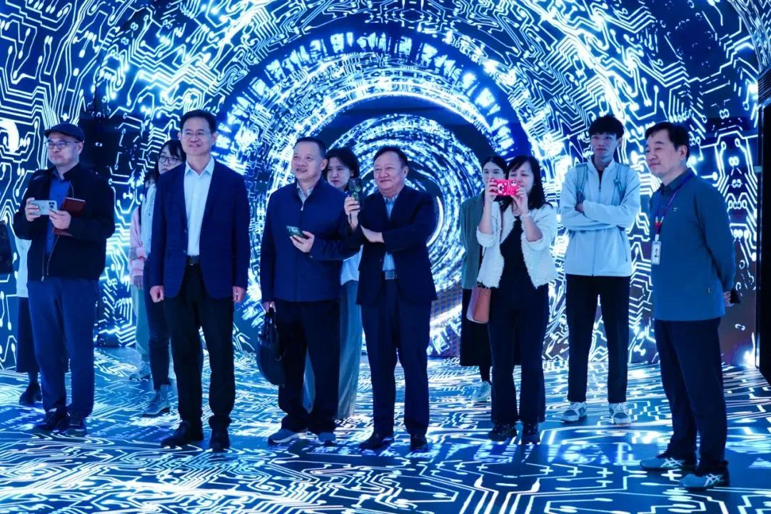 2024120602 国家广电总局发展研究中心一行赴黄金城集团励丰文化调研指导
