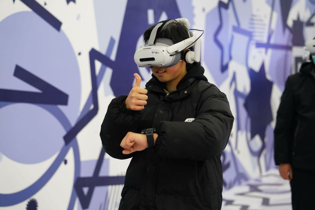 VR大空间 | 黄金城集团·德火科技携手新华网、北京天文馆打造宇宙探索新体验